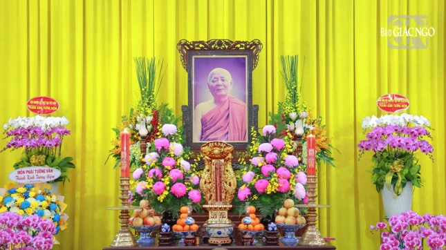 Trưởng lão Hòa thượng Thích Minh Châu (1918-2012), bậc cao Tăng, nhà giáo dục, đại dịch giả kinh điển Nikaya, nhà lãnh đạo tôn giáo và tác giả, bậc Thầy của nhiều thế hệ Tăng Ni, Phật tử Trưởng lão Hòa thượng Thích Minh Châu (1918-2012), bậc cao Tăng, nhà giáo dục, đại dịch giả kinh điển Nikaya, nhà lãnh đạo tôn giáo và tác giả, bậc Thầy của nhiều thế hệ Tăng Ni, Phật tử