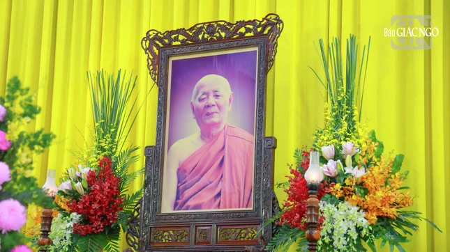 Giác linh đài Trưởng lão Hòa thượng Thích MInh Châu Giác linh đài Trưởng lão Hòa thượng Thích MInh Châu