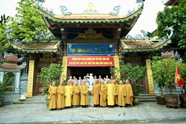 Lưu niệm cùng 36 hành giả Tăng Ni an cư Trường hạ chùa Hồng An
