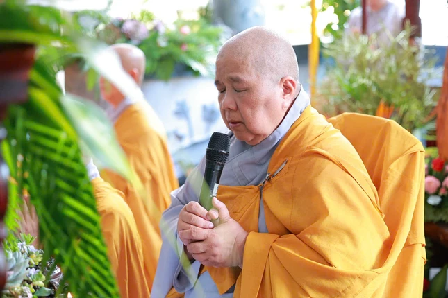 Ni sư Thích nữ Lệ Thuận tác bạch Ni sư Thích nữ Lệ Thuận tác bạch