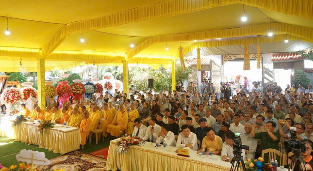 Chư tôn đức, chính quyền các cấp, Phật tử tham dự Chư tôn đức, chính quyền các cấp, Phật tử tham dự
