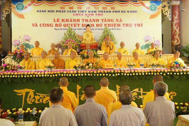 Hòa thượng Thích Từ Nghiêm ban đạo từ Hòa thượng Thích Từ Nghiêm ban đạo từ