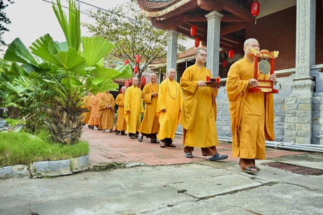 Cung đón Ban Trị sự GHPGVN tỉnh Ninh Bình thăm, sách tấn chư hành giả an cư