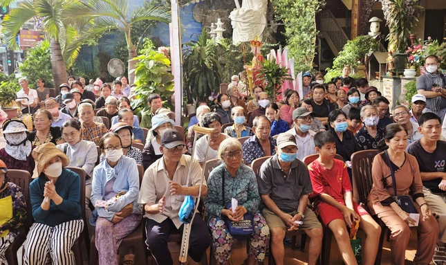 Các gia đình có hoàn cảnh khó khăn tham dự