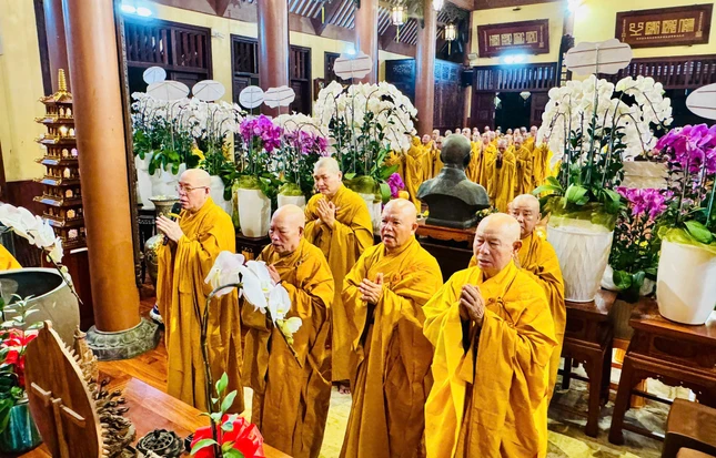 Chư tôn đức đảnh lễ Tam bảo Chư tôn đức đảnh lễ Tam bảo