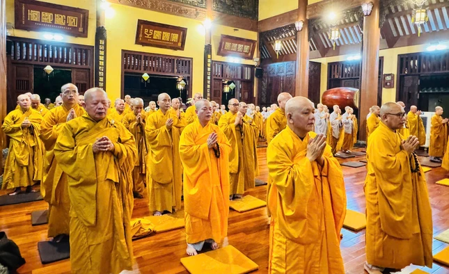 Sau ba tháng an cư, chư Tăng Ni thuộc Q.Tân Bình (cũ) vẫn duy trì Bố-tát nửa tháng một lần Sau ba tháng an cư, chư Tăng Ni thuộc Q.Tân Bình (cũ) vẫn duy trì Bố-tát nửa tháng một lần