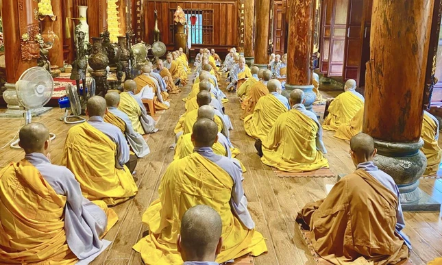 Chư Ni cùng ôn lại những điều Đức Phật chế định