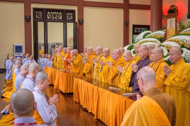 Chư tôn đức Ban Kiến đàn tại giới đàn viện Huệ Nghiêm