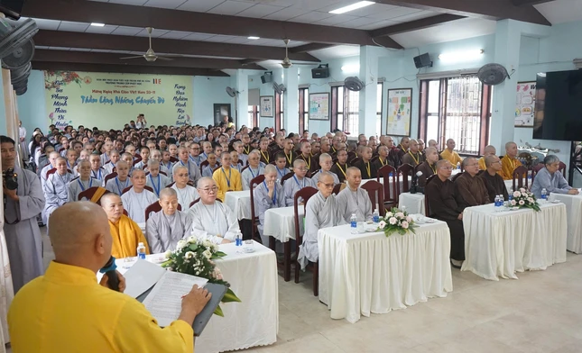 Chư tôn đức, Tăng Ni, Phật tử tham dự Chư tôn đức, Tăng Ni, Phật tử tham dự
