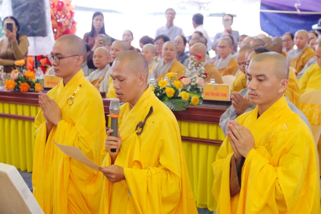 Đại đức Thích Thông Niệm dâng lời phát nguyện