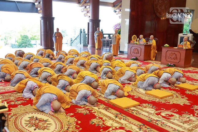 Thành kính đảnh lễ chư vị giới sư