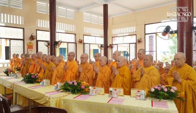 Đảnh lễ Tam bảo