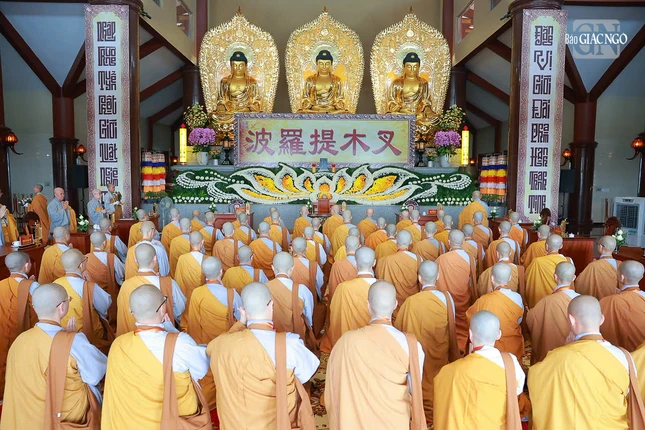 Trang nghiêm lễ truyền giới Tỳ-kheo-ni tại giới trường chùa Thanh Tâm