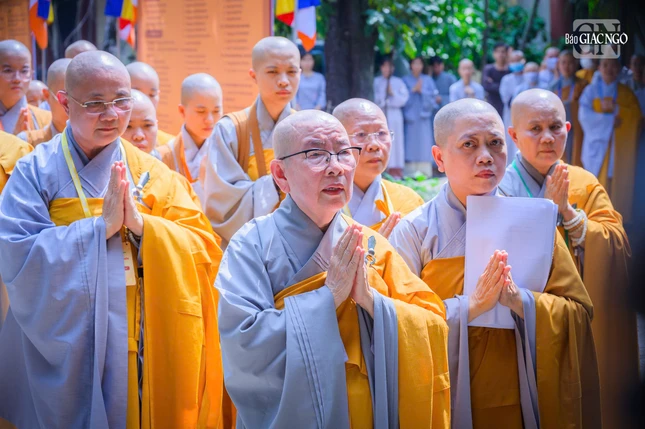 Ni trưởng Thích nữ Tắc Sen tác bạch