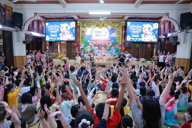 Những phút giây vui chơi, giao lưu của ngày Tết Trung thu Những phút giây vui chơi, giao lưu của ngày Tết Trung thu