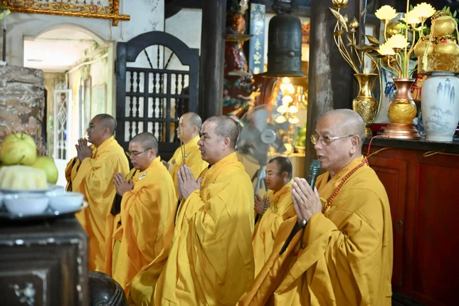 Chư tôn đức cùng 78 hành giả trường hạ chùa Thượng Thọ trang nghiêm cử hành lễ tạ pháp