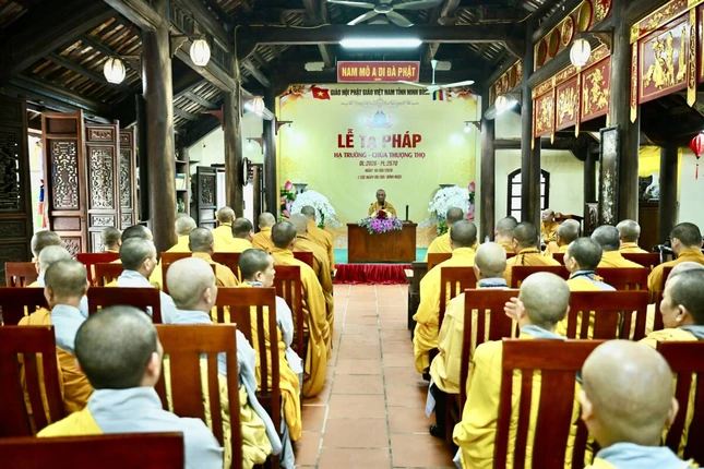 Chư tôn đức cùng 78 hành giả trường hạ chùa Thượng Thọ trang nghiêm cử hành lễ tạ pháp