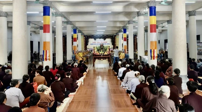 Quang cảnh lễ tạ pháp tại trường hạ Trúc Lâm Thiên Trường