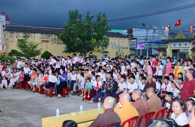 Hơn 600 em thiếu nhi xã Tân Đông tham dự