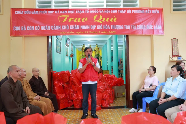 Đại diện Hội Chữ thập đỏ P.Bảy Hiền tri ân chư Tăng, Phật tử và mạnh thường quân chùa Đức Lâm Đại diện Hội Chữ thập đỏ P.Bảy Hiền tri ân chư Tăng, Phật tử và mạnh thường quân chùa Đức Lâm