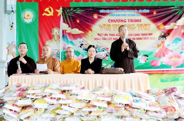 Chư tôn đức đại diện Phân ban Phật tử Dân tộc phát biểu Chư tôn đức đại diện Phân ban Phật tử Dân tộc phát biểu