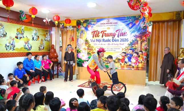 Chùa Phước Anh trao tặng 200 phần quà đến các em thiếu nhi