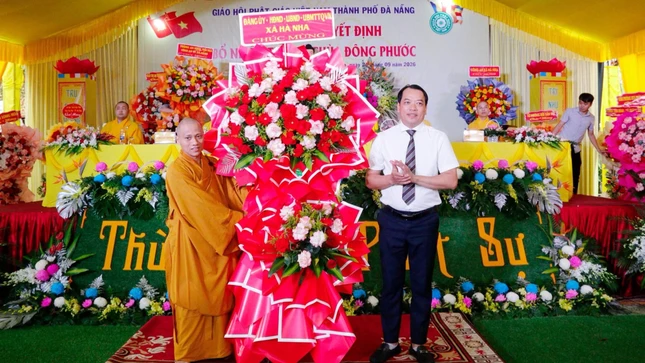 Tặng hoa chúc mừng Tặng hoa chúc mừng
