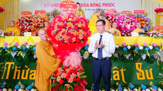 Tặng hoa chúc mừng Tặng hoa chúc mừng