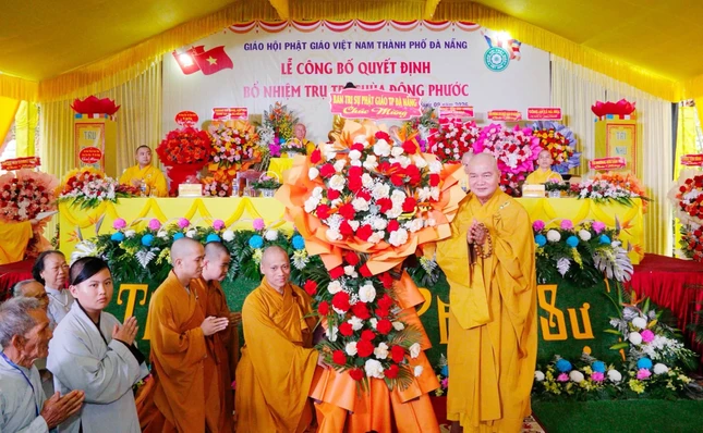 Tặng hoa chúc mừng Tặng hoa chúc mừng