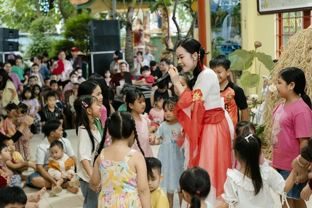 Một mùa trăng với sự sẻ chia, tình thương và niềm vui đoàn viên tại chùa Chánh Thiên