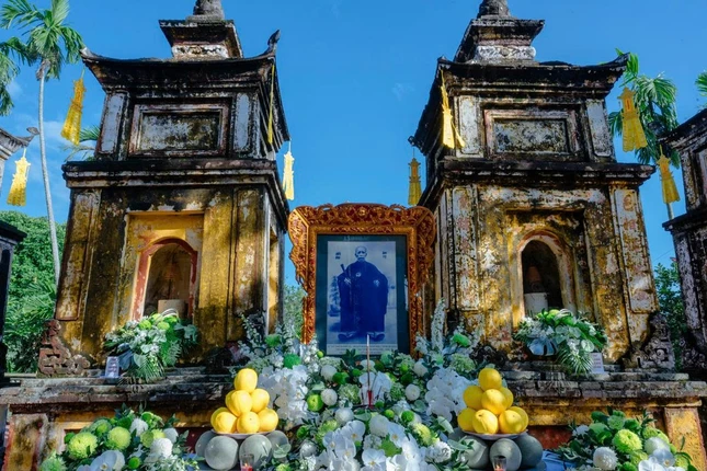 Di ảnh, bảo tháp Sư Tổ tự Phổ Tụ (1844-1926) trong khuôn viên chùa Tế Xuyên (xã Nam Xang, tỉnh Ninh Bình)