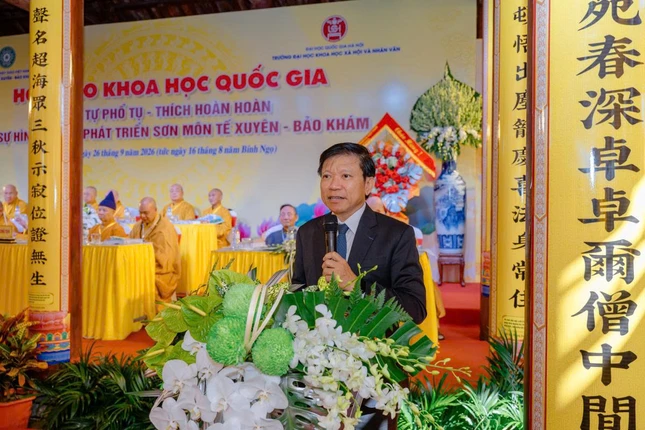 GS.TS Hoàng Anh Tuấn trình bày đề dẫn hội thảo