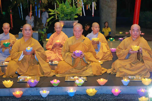 Đêm thiền trà và hoa đăng tại thiền viện Trúc Lâm Bình Phước Đêm thiền trà và hoa đăng tại thiền viện Trúc Lâm Bình Phước