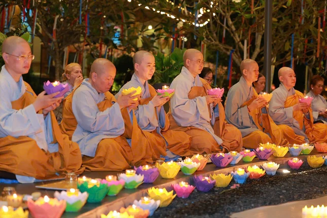 Đêm thiền trà và hoa đăng tại thiền viện Trúc Lâm Bình Phước Đêm thiền trà và hoa đăng tại thiền viện Trúc Lâm Bình Phước