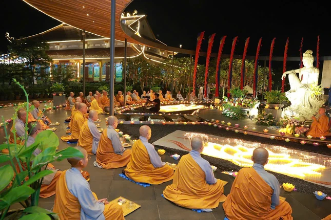 Đêm thiền trà và hoa đăng tại thiền viện Trúc Lâm Bình Phước Đêm thiền trà và hoa đăng tại thiền viện Trúc Lâm Bình Phước