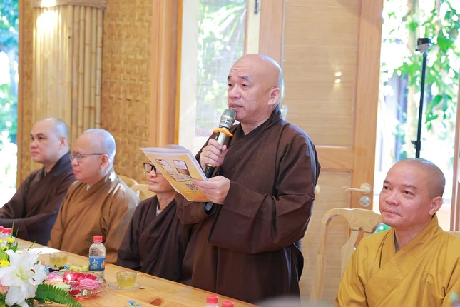 Chư Tăng Ni chia sẻ tại buổi họp mặt Chư Tăng Ni chia sẻ tại buổi họp mặt