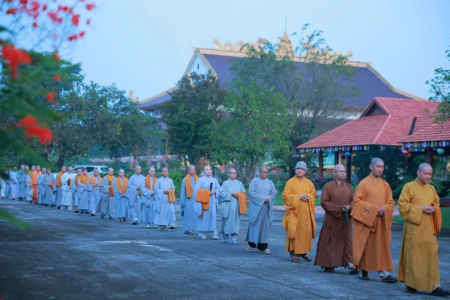 25 năm - ngày hội ngộ 25 năm - ngày hội ngộ