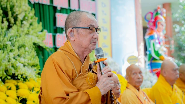 Hòa thượng Thích Hạnh Niệm ban đạo từ Hòa thượng Thích Hạnh Niệm ban đạo từ