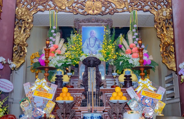 Giác linh đài Hòa thượng Thích Thiện Nguyện Giác linh đài Hòa thượng Thích Thiện Nguyện