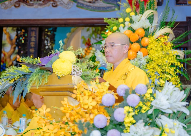 Thượng tọa Thích Thông Đạo cung tuyên tiểu sử Hòa thượng Thích Thiện Nguyện Thượng tọa Thích Thông Đạo cung tuyên tiểu sử Hòa thượng Thích Thiện Nguyện