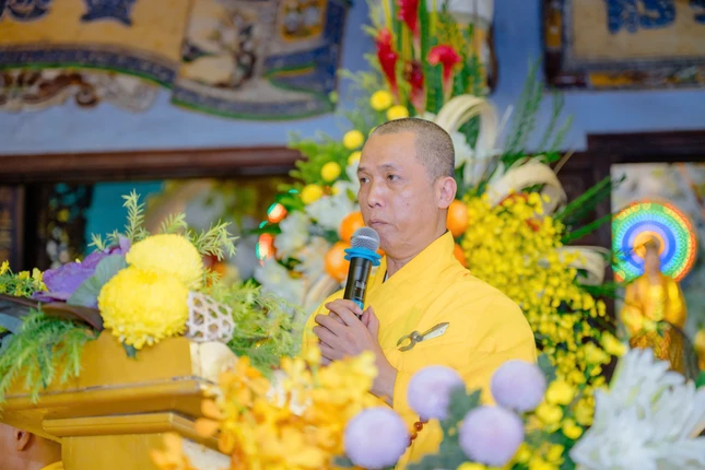 Thượng tọa Thích Thanh Bảo công bố quyết định bổ nhiệm trụ trì tổ đình Linh Ứng Non Nước Thượng tọa Thích Thanh Bảo công bố quyết định bổ nhiệm trụ trì tổ đình Linh Ứng Non Nước