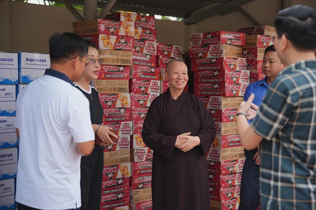 Chia sẻ yêu thương Chia sẻ yêu thương