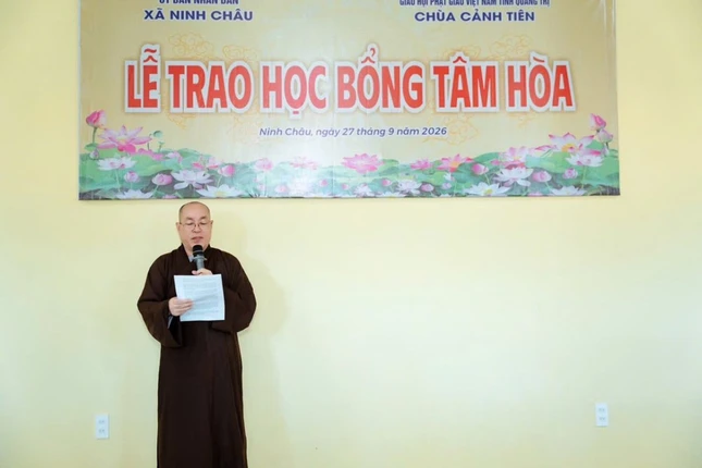 Thượng tọa Thích Đạt Đức phát biểu Thượng tọa Thích Đạt Đức phát biểu