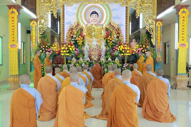 Khóa lễ cúng ngọ và cung tiến Giác linh Ni trưởng Thích nữ Như Ngộ