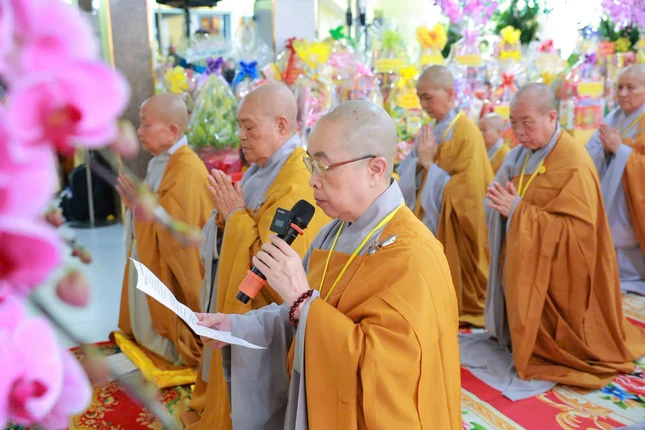 Ni trưởng Thích nữ Như Dung cung tuyên tiểu sử cố Ni trưởng Thích nữ Như Ngộ