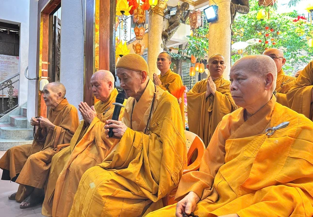 Trưởng lão Hòa thượng Thích Thanh Hùng, Ủy viên Thường trực Hội đồng Chứng minh, trụ trì tổ đình Phổ Quang dâng lời tưởng niệm Trưởng lão Hòa thượng Thích Thanh Hùng, Ủy viên Thường trực Hội đồng Chứng minh, trụ trì tổ đình Phổ Quang dâng lời tưởng niệm