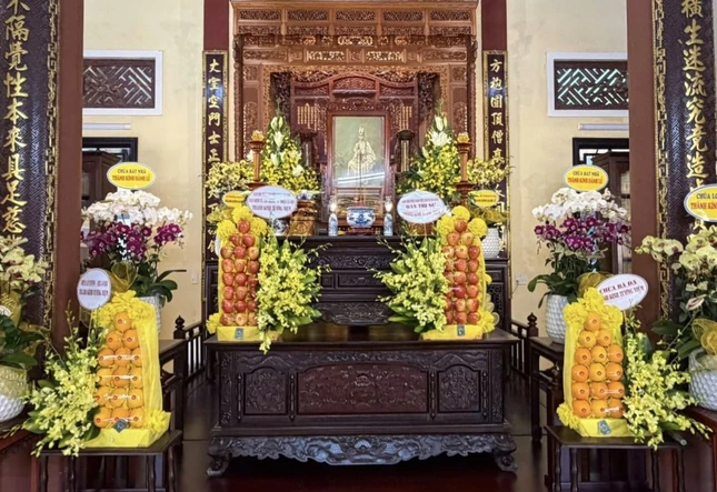 Giác linh đài Hòa thượng Thích Từ Tánh