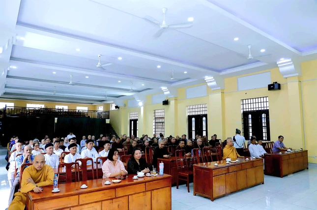 Hội nghị tập trung phổ biến các nội dung xoay quanh hai chuyên đề: Những quy định pháp luật về môi trường cần biết trong quản lý, xây dựng; Hoạt động của cơ sở tôn giáo, xây dựng “Cơ sở tôn giáo xanh, sạch, đẹp, thân thiện với môi trường” Hội nghị tập trung phổ biến các nội dung xoay quanh hai chuyên đề: Những quy định pháp luật về môi trường cần biết trong quản lý, xây dựng; Hoạt động của cơ sở tôn giáo, xây dựng “Cơ sở tôn giáo xanh, sạch, đẹp, thân thiện với môi trường”