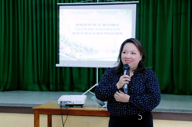Thạc sĩ Phạm Thị Diễm Phương trình bày Thạc sĩ Phạm Thị Diễm Phương trình bày