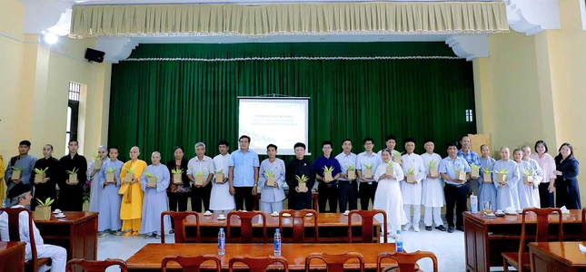 Ủy ban MTTQVN TP.HCM, Sở Nông nghiệp và Môi trường TP.HCM tặng cây xanh đến đại diện chức sắc, chức việc các tôn giáo Ủy ban MTTQVN TP.HCM, Sở Nông nghiệp và Môi trường TP.HCM tặng cây xanh đến đại diện chức sắc, chức việc các tôn giáo